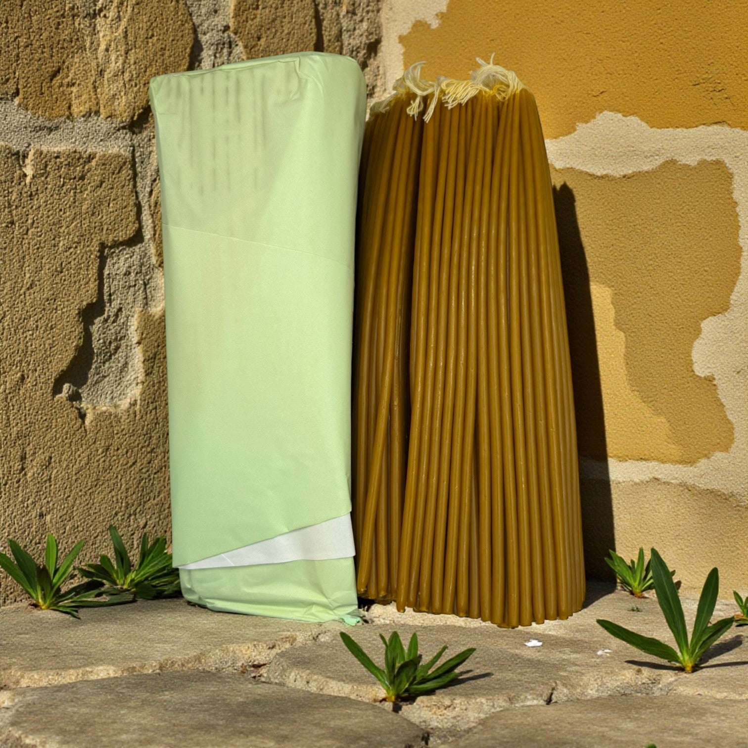 Lumânări din ceară naturală de albine - Sfințite din Biserica Sfântului Mormânt - 1 kg (aprox. 300 lumânări) image 0